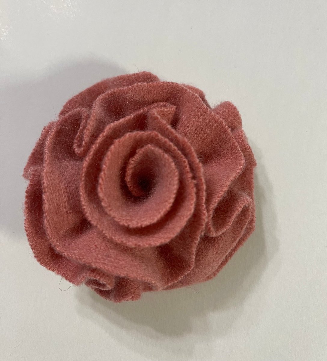 #dustyrose #cashmere #brooch mcleodhandcraftgifts.etsy.com/listing/717909…