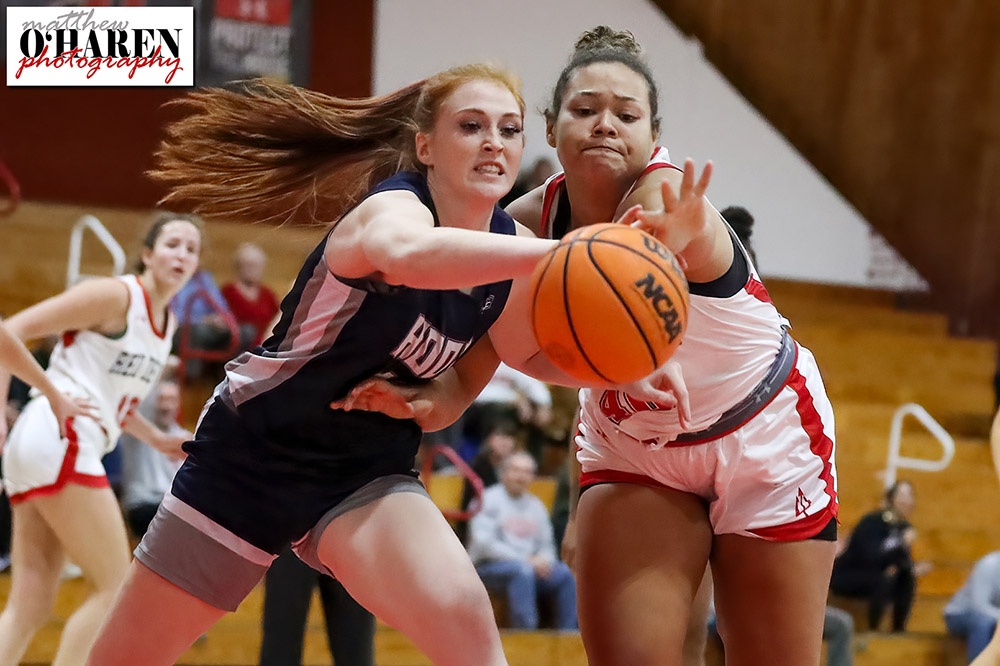 moharenphoto's tweet photo. .@DickinsonColWBB dominates with a 58-29 victory against @Hood_wbb Sunday afternoon at the Kline Athletic Center in Carlisle, PA. #RedDevils #GoRedDevils #DSonRedDevils #AlwaysWearinTheRed #RedDevilTakeover #ForksUp #FIGHT #RISE #AllDevilsRise #DsonProud #RollDevs #RedDevilNation https://t.co/Sea50h0x4F