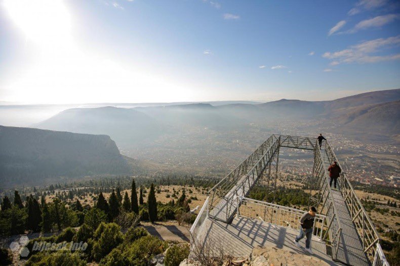 Untapped economic potential #ecotourism in BiH: breathtaking scenery from Fortica Skywalk, backed by @UNDPBiH attracts many visitors and creates jobs. Investing in sustainable tourism is a win-win for people and #nature.