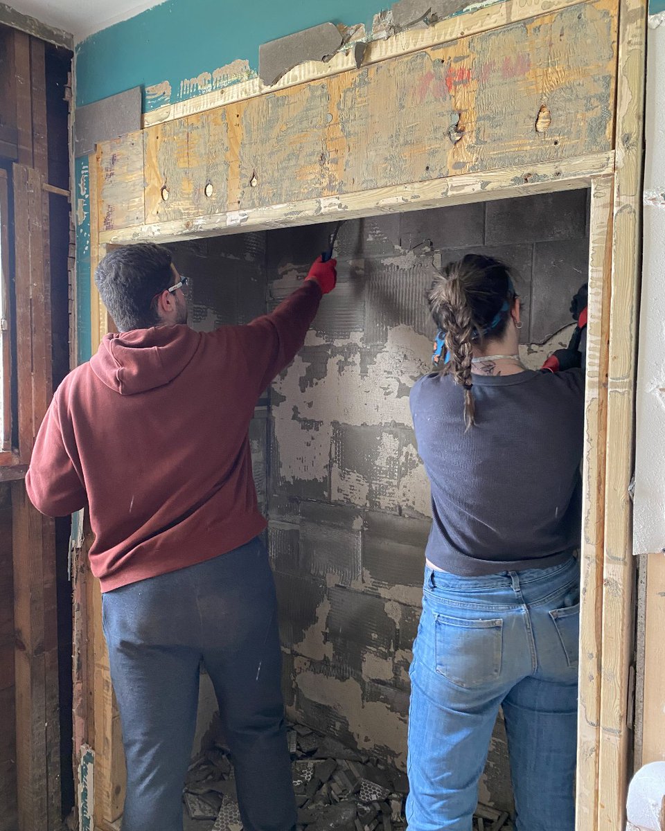 ChrisAppProj's tweet photo. On today's #12DaysofService we share this photo of @DeSales sharing Christ's love through service in Appalachia. We hope you join us this year for #WorkFest2024.
Sign Up for #WorkFest2024 today by emailing us at: volunteer@chrisapp.org https://t.co/F3R73t9DiD
