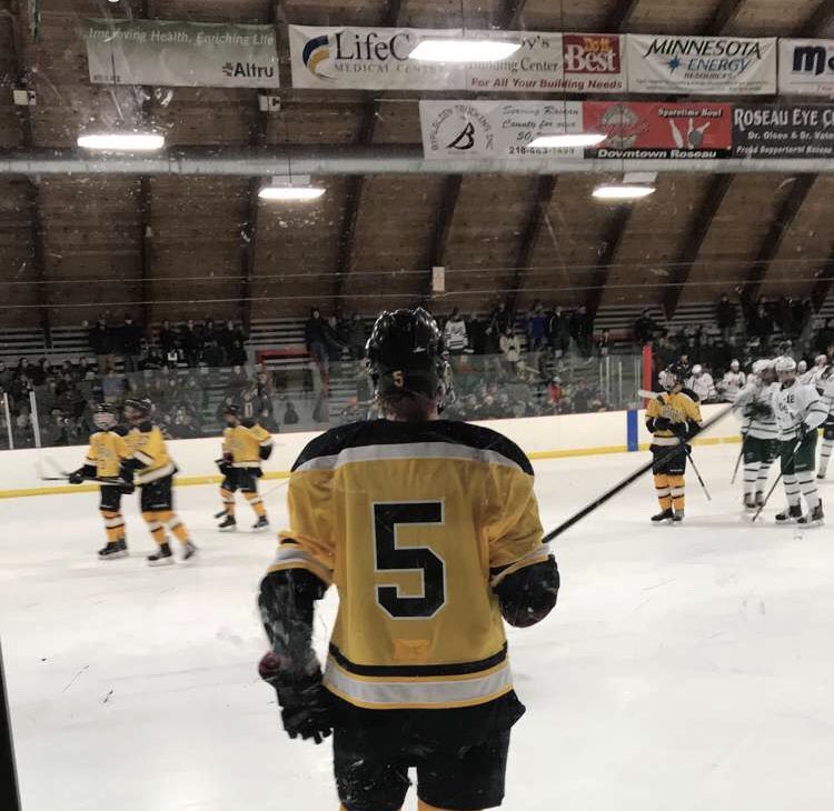 MaxFoundation5's tweet photo. See you @ Memorial Arena in FOUR DAYS!! 

Come see TWO rival towns put on a show for ONE great cause 🏒 

Girls Varsity @ 5:30 followed by the Boys Varsity. Memorial Arena will be rockin’ and you don’t want to miss it 👊🏽

Both games live streamed on @youth_hockey_hub 🩵 https://t.co/4pp9My2fbS