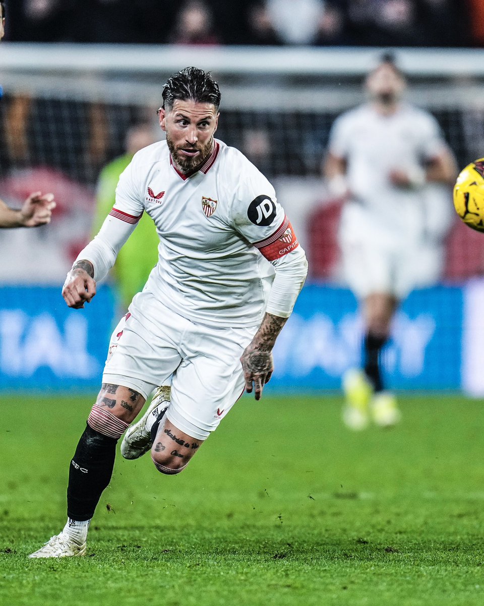 SergioRamos's tweet photo. Un resultado que duele, pero de nada vale lamentarnos de lo que ya ha pasado.
Tenemos que convertir la decepción en rebeldía, en estímulo para seguir trabajando y mejorar.

A result that hurts, but we can’t dwell too much on what has already happened.
We have to turn the disappointment into fightback, into motivation to keep working and to improve.

¡Vamos, @SevillaFC!