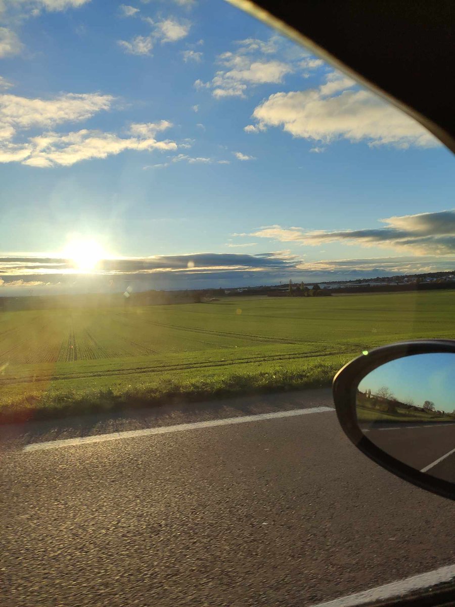 celine_schmit's tweet photo. @21Dsden Fière 💪 d'œuvrer à @education_gouv l'Éducation nationale : sillonner les routes du département de la Côte-d'Or au service de notre jeunesse ! https://t.co/A8GuH2MKNF
