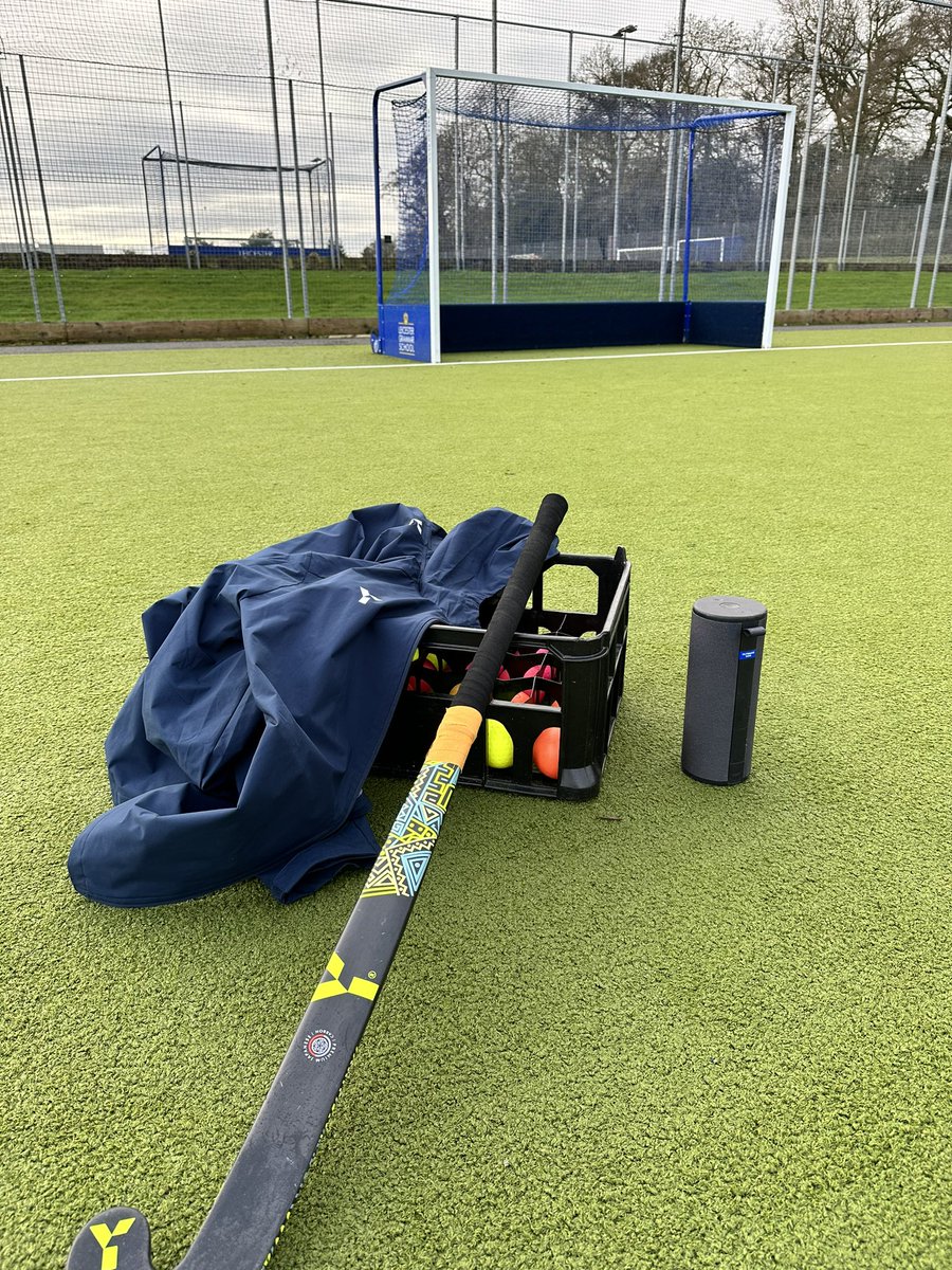 Very fortunate to have these facilities & personally endorse such an inventive & high quality brand. Those ❄️ nights are coming again, good to get some time on the water! @LeicsHockeyClub @Y1Hockey #reinventthegame
