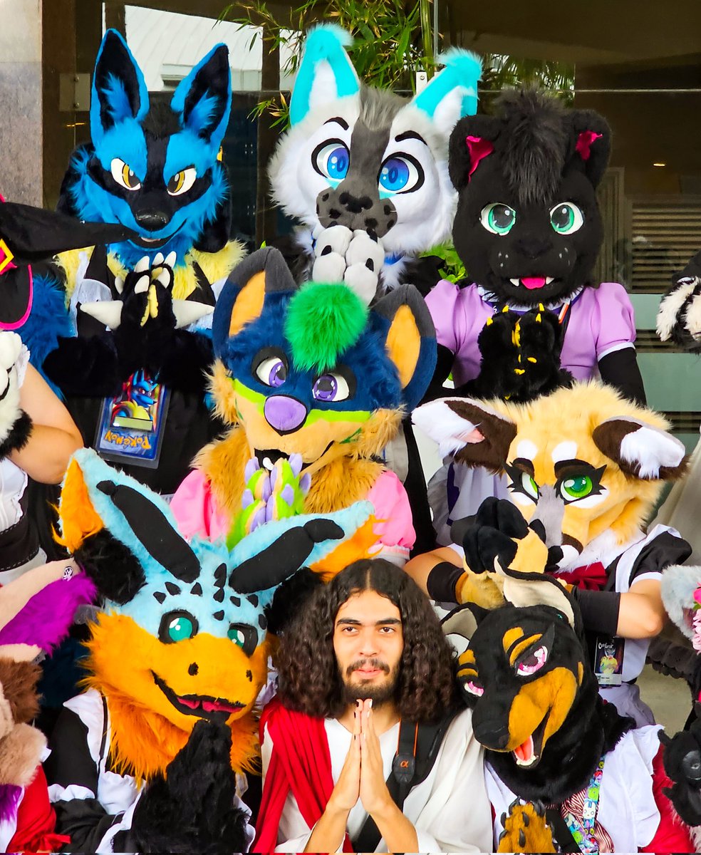 XytanJ's tweet photo. Viernes de fursuit (? Aun quedan fotos de confuor para rato y hoy traemos una fotico bien colorida en la #MaidRaid de #Confuror2023 resandole al de arriba ๐ que extraรฑamente aquรญ sale abajo (?
Happy #FursuitFriday https://t.co/LM2wlZhZIs