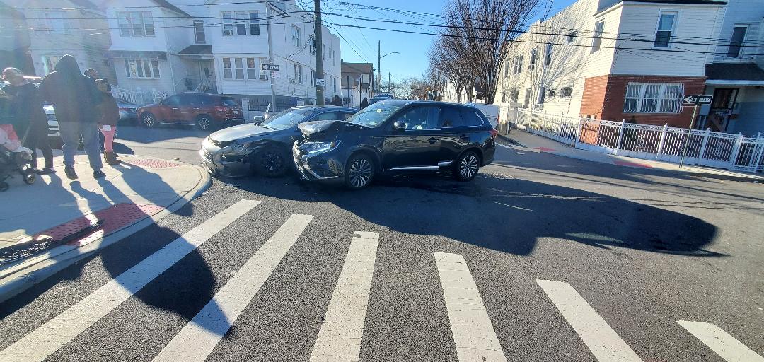 AmitShivprasad's tweet photo. @ydanis @NYC_DOT - Commissioner Rodriguez and the DOT team, the Hollis community need your help to address this dangerous intersection on 183rd street, my request have been rejected multiple times, A tragedy will happen if nothing is been done. https://t.co/DnmaM3oT59
