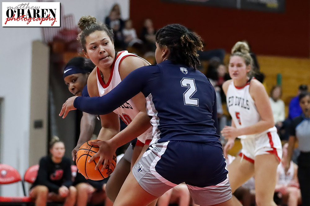 moharenphoto's tweet photo. .@DickinsonColWBB dominates with a 58-29 victory against @Hood_wbb Sunday afternoon at the Kline Athletic Center in Carlisle, PA. #RedDevils #GoRedDevils #DSonRedDevils #AlwaysWearinTheRed #RedDevilTakeover #ForksUp #FIGHT #RISE #AllDevilsRise #DsonProud #RollDevs #RedDevilNation https://t.co/fyBoz5AieL