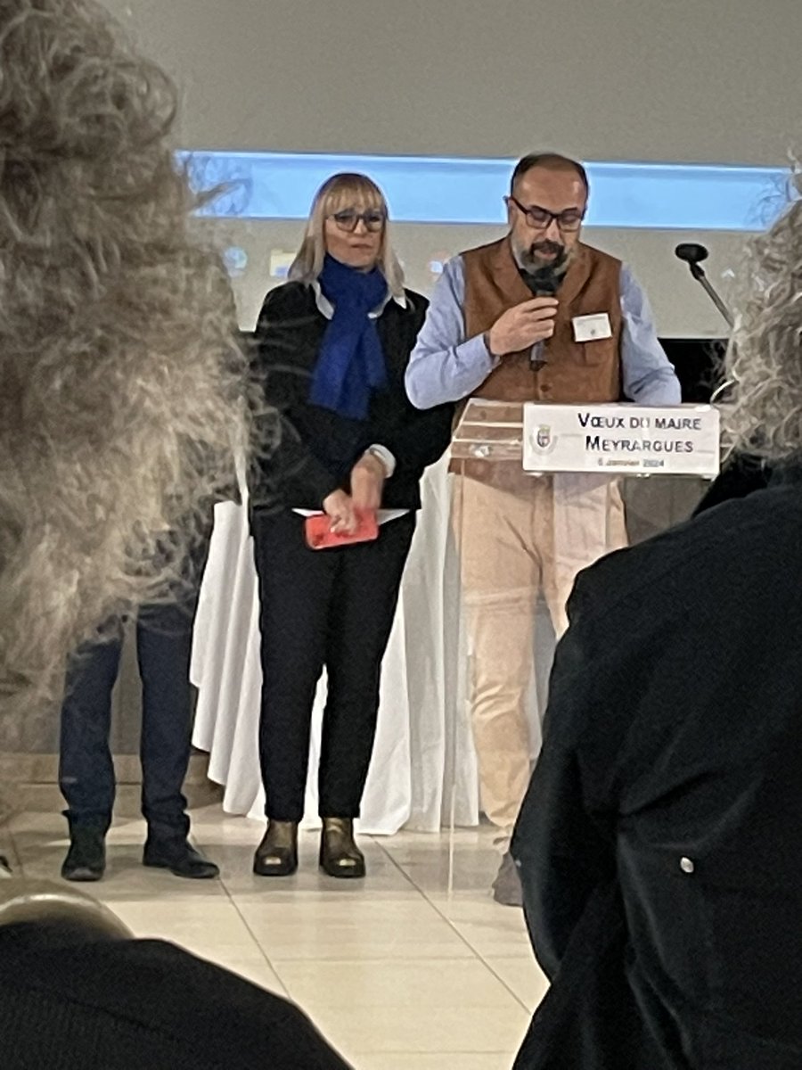 J’étais présente ce soir aux vœux du Maire de #Meyrargues pour représenter la @LFINordPaysdAix avec @ChristianSalque. 
Notre village doit accentuer sa politique sociale et environnementale, et notamment en direction de notre jeunesse !