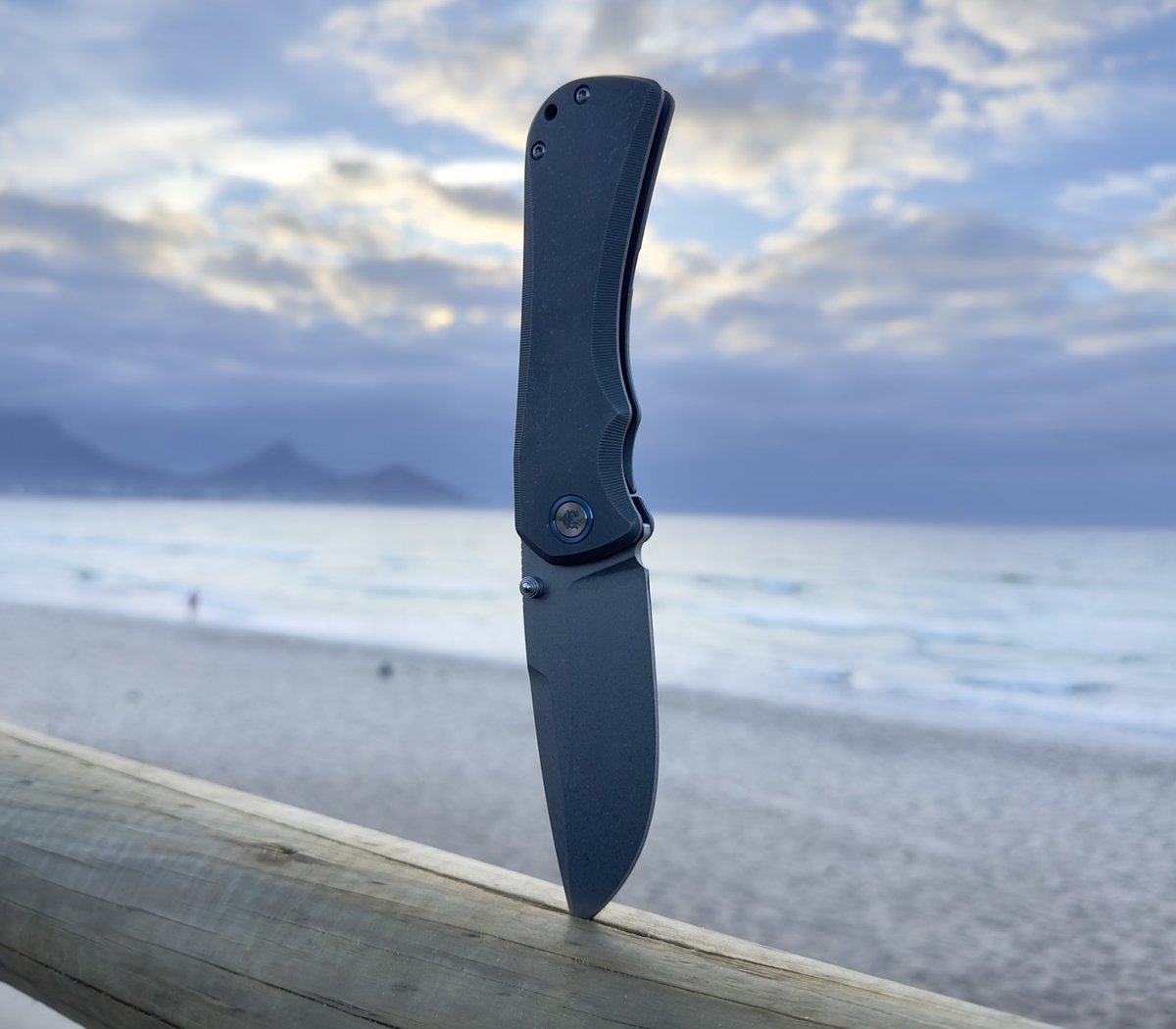 WarbladesRSA's tweet photo. Happy Friday!
#warblades #warrior #builtforwar #edcknife #goodvibes #cheerstotheweekend https://t.co/fP4mDTiX2q