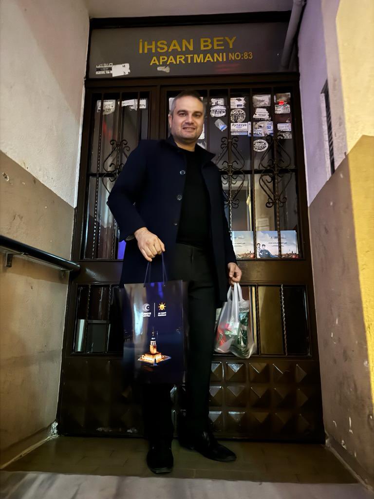 sinanayazoglu61's tweet photo. Şehidimiz Duabey Onur Öztürkmen’nin kıymetli ailesini Üsküdar murat reis mahallemizde bulunan evlerinde şehidimizin doğum günü vesilesi ile Ak Parti Üsküdar Murat reis Mahallesi teşkilatı olarak ziyaret ettik 🇹🇷💡

Şehidimizin ruhu şad olsun .. 🇹🇷
Rabbim tüm şehitlerimizi peygamber efendimize komşu eylesin 🇹🇷

Şehitler ölmez vatan bölünmez 🇹🇷

@hilmiturkmen34 @demir_erdem