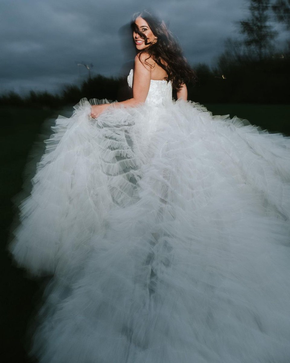 inesdisanto's tweet photo. What an honor it was to have been part of Christinaโs ethereal wedding ๐โจ
Wishing you a lifetime of love and happiness! ๐
Real bride @christinabarcelonaa wears CLARETTE from Ines by Ines Di Santo.
๐ท @joelandjustyna
#InesbyInesDiSanto #realbride https://t.co/oBdPAuyo7m