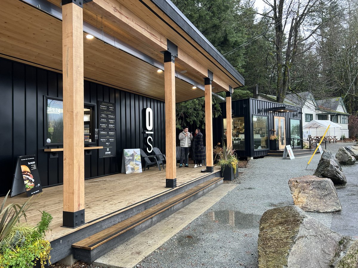 Jay_Tse's tweet photo. While we miss Mountain Woman, there’s a new place for burgers, coffee and socializing with other travellers going to and from #Whistler #Squamish #BritanniaBaeach @Outboundstation @GoWhistler @TourismSquamish https://t.co/gANhiO40Pk