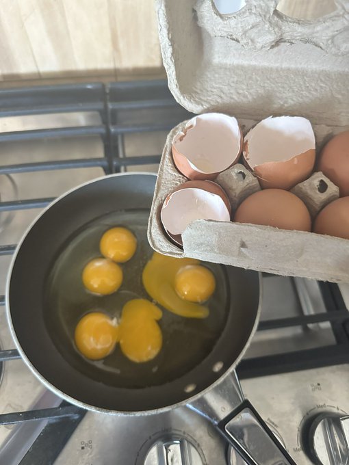 I just opened THREE double yolk eggs back to back what are the odds wtf https://t.co/l4eJbY5csF<a href="/tag/followforfollow"class="tags"><span>#followforfollow</span></a>