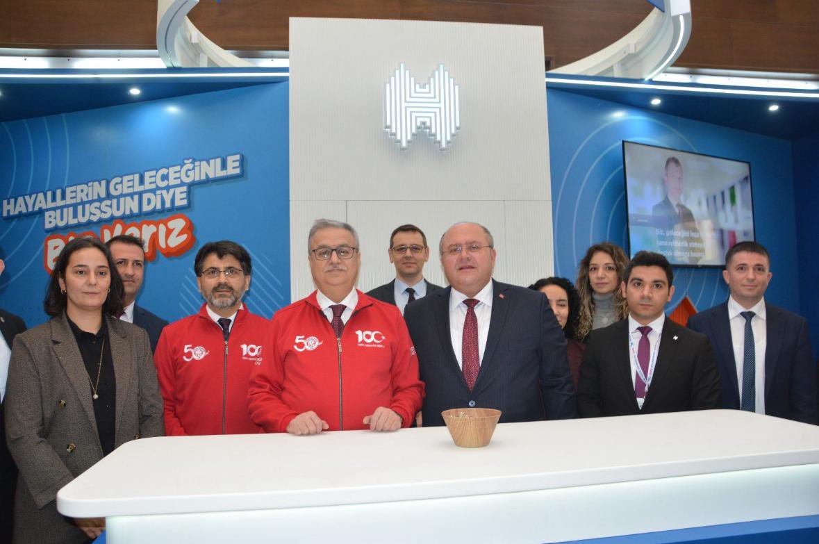 Güneydoğu Bölgesel Kariyer Fuarı’nın açılış töreninde Diyarbakır Valimiz Sayın Ali İhsan Su ve Dicle Üniversitesi Rektörümüz Prof.Dr.Mehmet Karakoç Bankamız standını ziyaret ettiler. <a href="/aliihsansu_/">Ali İhsan Su</a> <a href="/Mehmett_Karakoc/">Mehmet Karakoç</a> <a href="/dicleuni1973/">Dicle Üniversitesi</a>