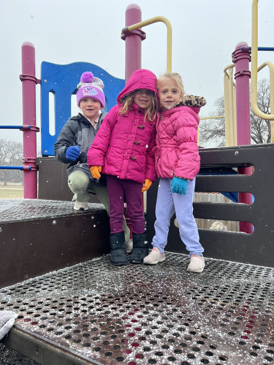 LiveLaughTeachK's tweet photo. #usd379 #lincoln379 Recess in beautifully falling snowflakes. It doesn’t get any better than this! https://t.co/AysdcON0FY