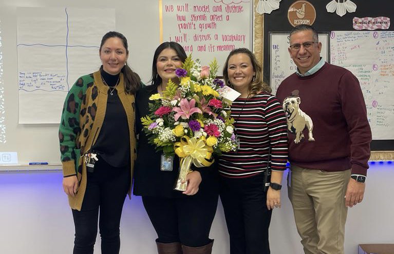 Please help me congratulate our very own 2024 Raven Teacher of the Year, Ms. Guereque! @SGuereque_ELMS #TeamSISD #LiveTheMission #GreatnessOnTheHorizon 💜 @LAlvarez_ELMS @CBerumen_ELMS