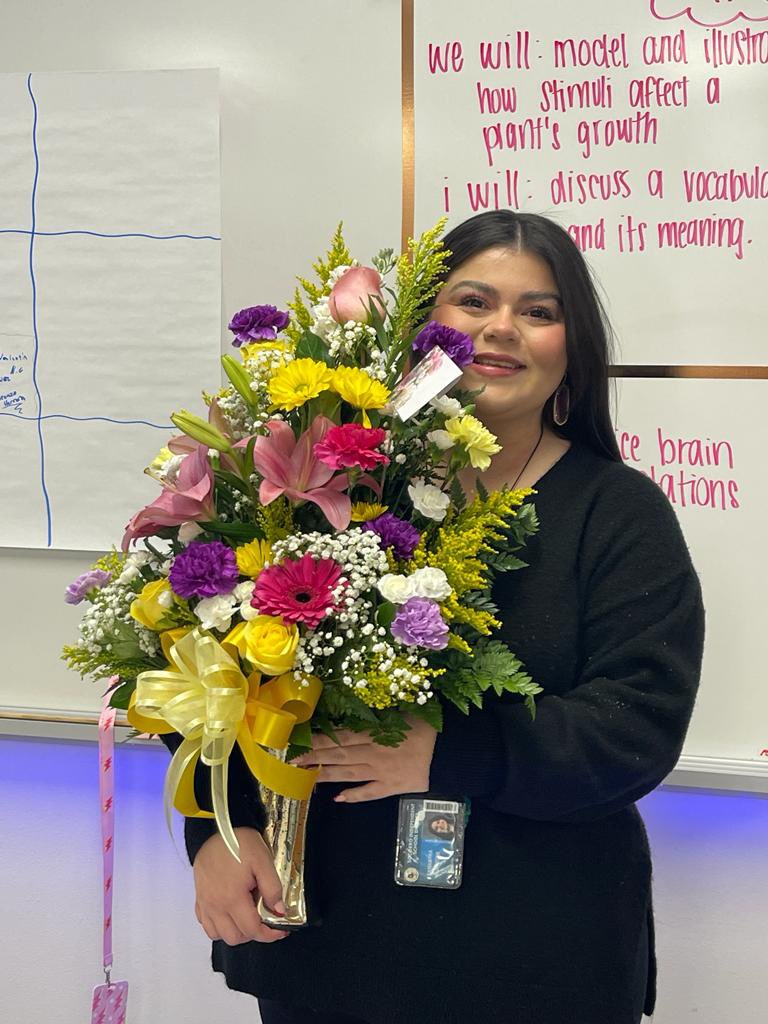 Eastlake_Middle's tweet photo. Please help me congratulate our very own 2024 Raven Teacher of the Year, Ms. Guereque! @SGuereque_ELMS #TeamSISD #LiveTheMission #GreatnessOnTheHorizon 💜 @LAlvarez_ELMS @CBerumen_ELMS https://t.co/PEUQEhJSYD