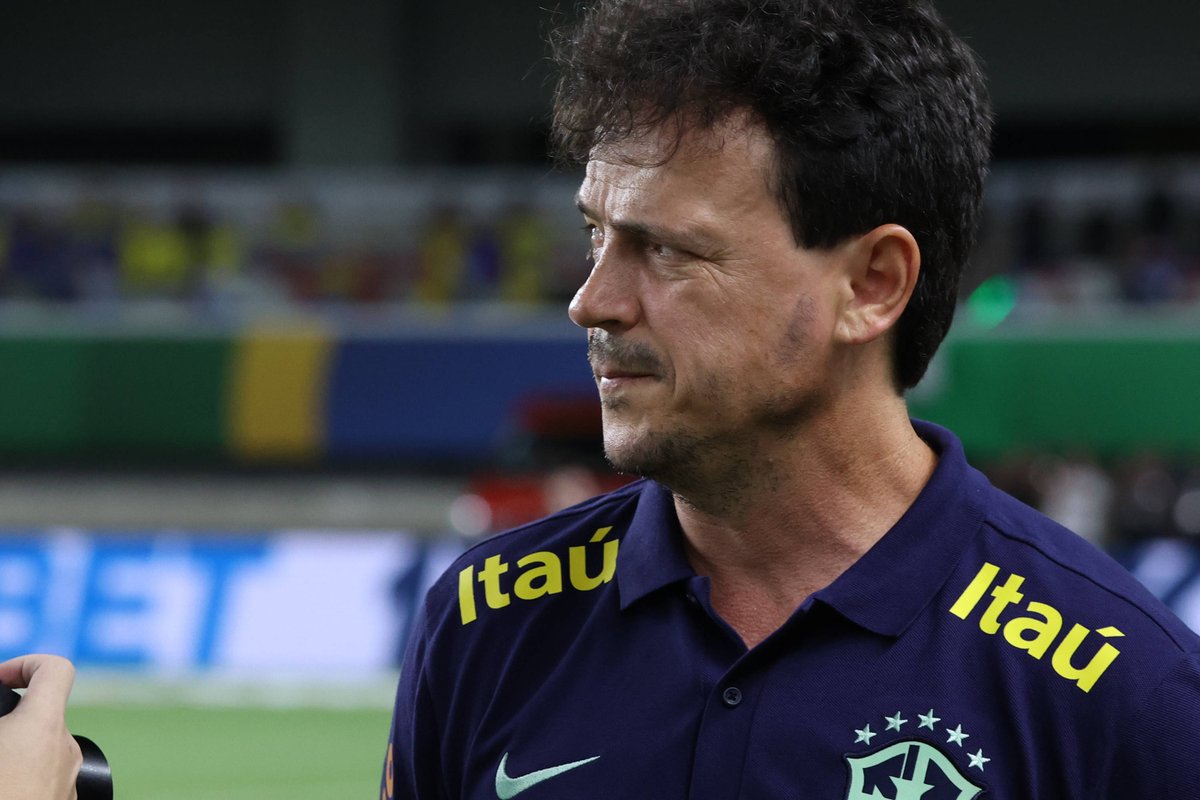SofascoreBR's tweet photo. Fernando Diniz pelo Brasil:

⚔️6 jogos
🚥2V - 1E - 3D
📊38.8% apv.
⚽️8 gols
🚫7 gols sofridos
👟6.6 finalizações p/ marcar
⚠️5.7 finalizações p/ sofrer

• 6º lugar nas Eliminatórias.
• Perdeu em casa pela 1ª vez na história do Brasil pelas Eliminatórias.

Demitido da Seleção! https://t.co/CjJCfDg34U