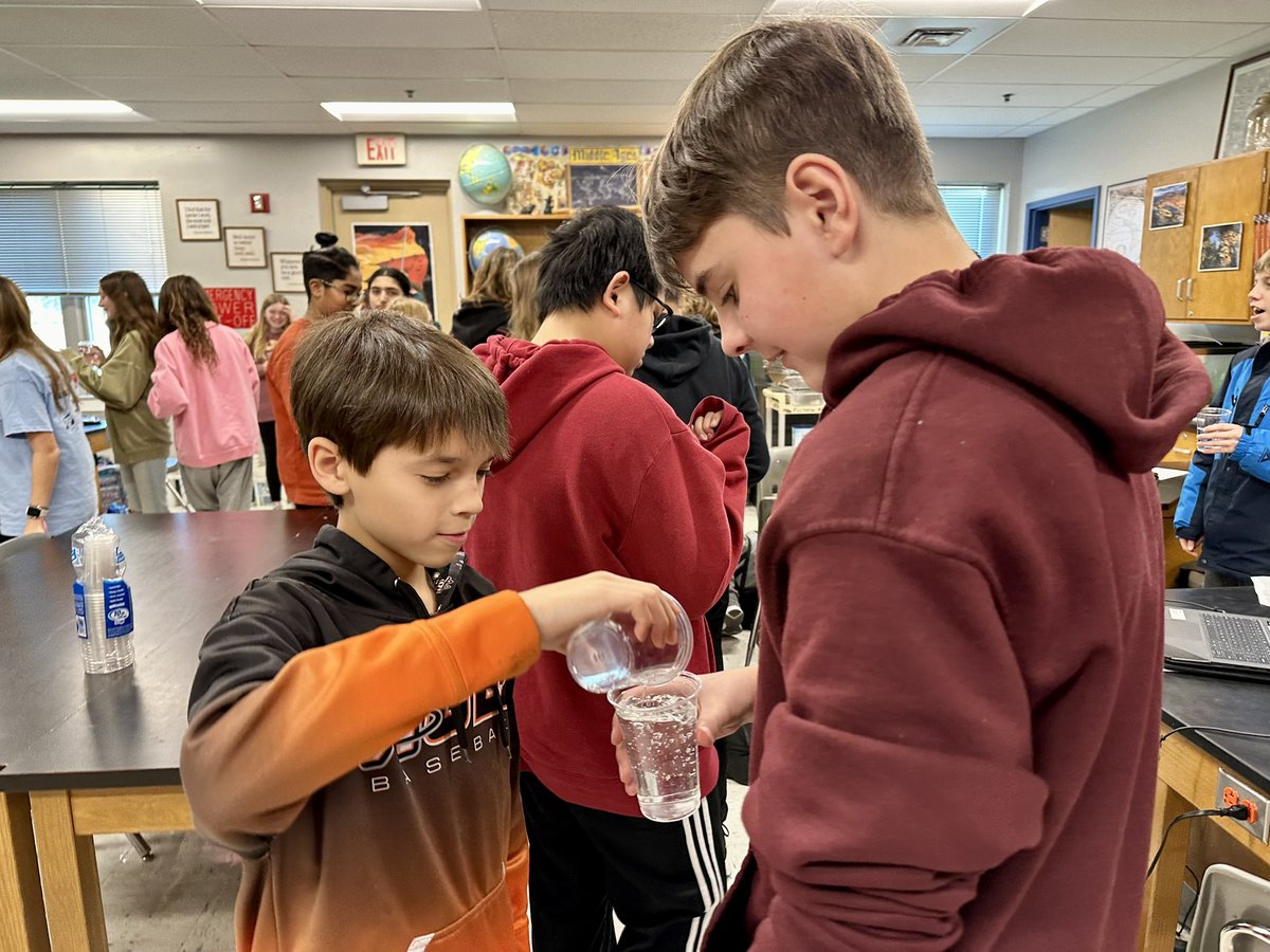 smsnexgenstem's tweet photo. 7th NexGen performing one of many research simulations they will conduct during this unit in order to gain a deeper perspective of the impact of disease transmission on society. https://t.co/QepEgob3O0
