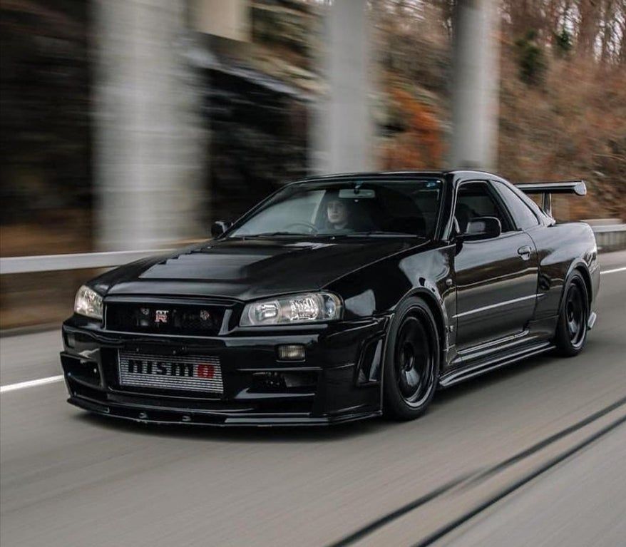 Black Nissan Skyline R34 GT-R 😍