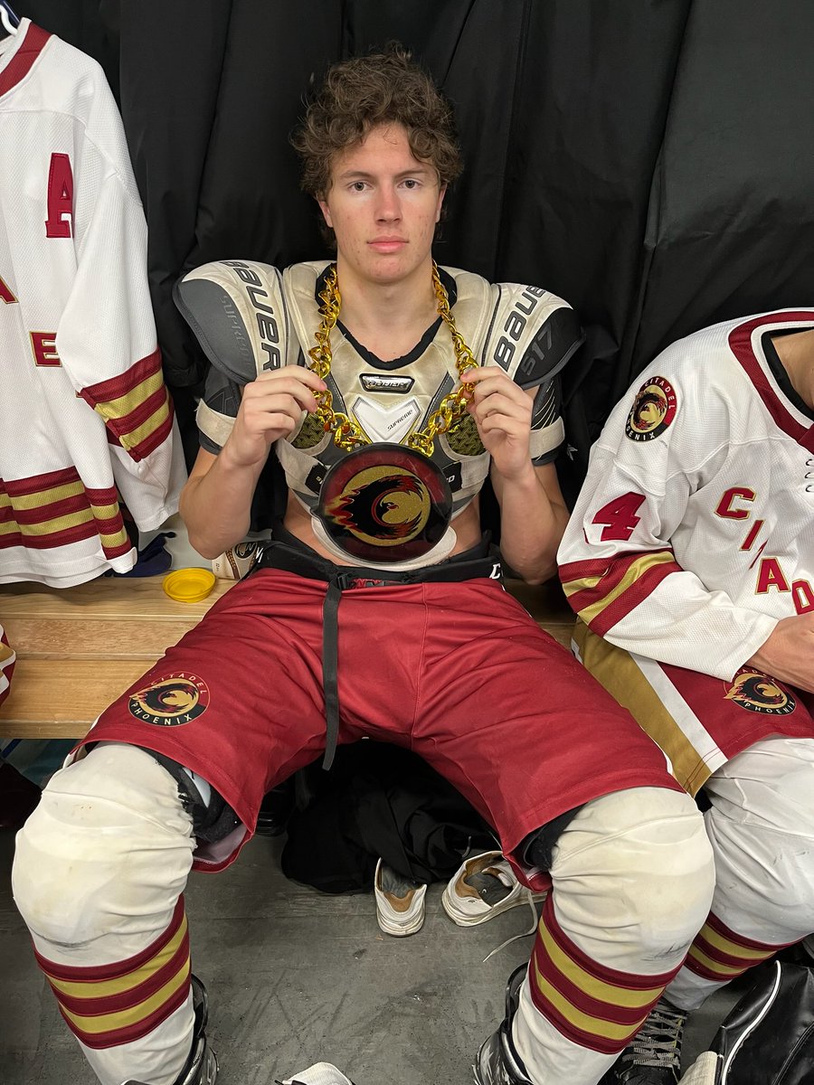 citadelpuck's tweet photo. 6-2 win versus Leo Hayes. Chain goes to Andrew Murray with a big goal to get us started. https://t.co/3dhjCRYKzV