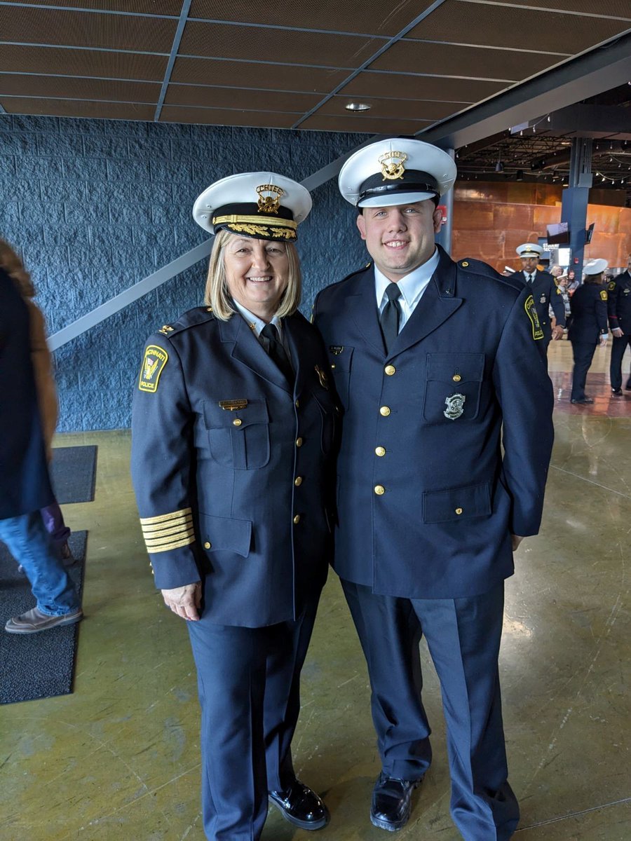 MountStJosephU's tweet photo. From the classroom to the front lines of service. Donald Wilson, a 2022 MSJ alum, is now a proud graduate of the Cincinnati Police Academy. Here's to your dedication and commitment! Join us in congratulating him on this remarkable accomplishment. https://t.co/eMZD9oIU2w