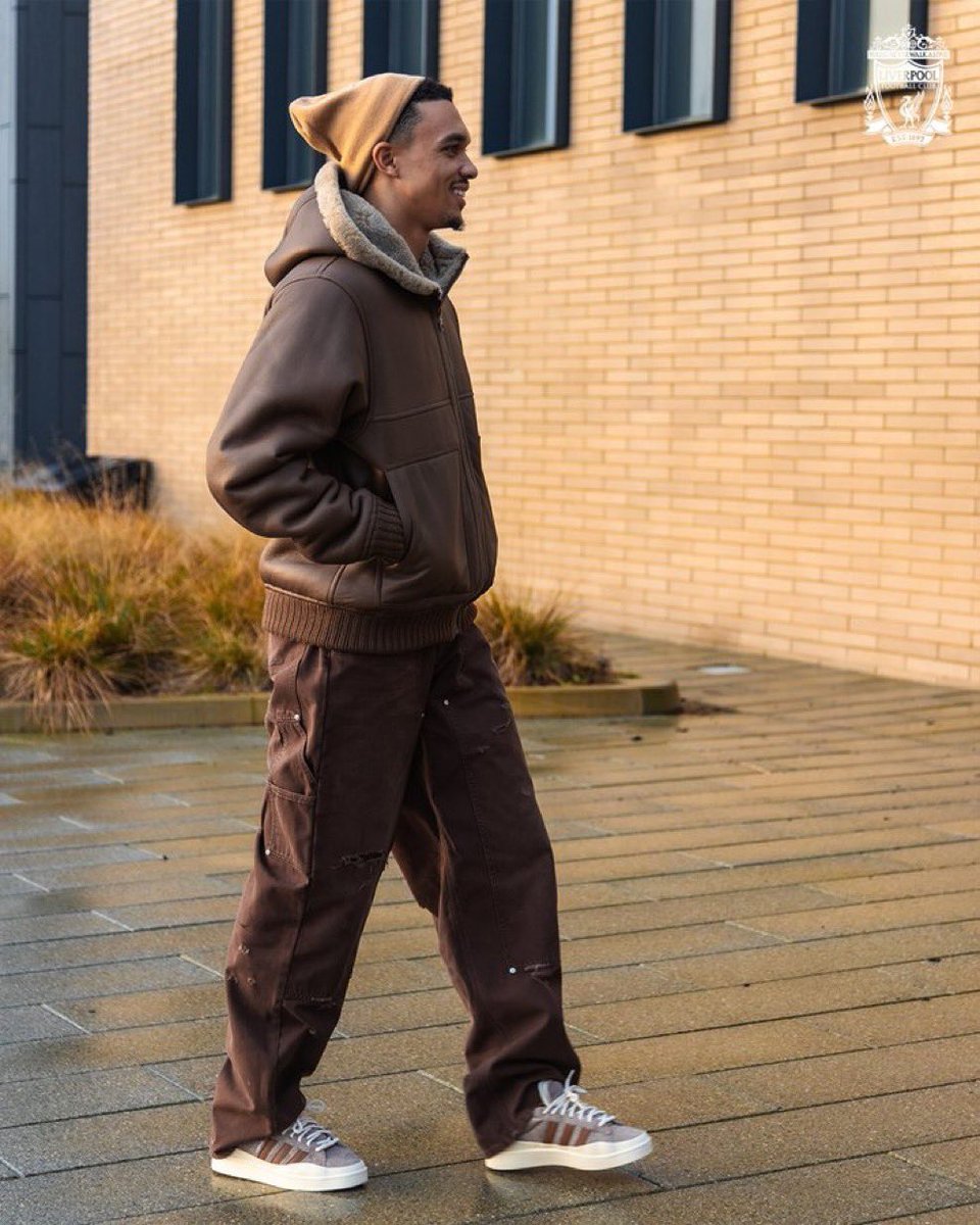 AnfieldIndex's tweet photo. #Baggys are back in fashion then? Who knew? https://t.co/NSfenTldCZ
