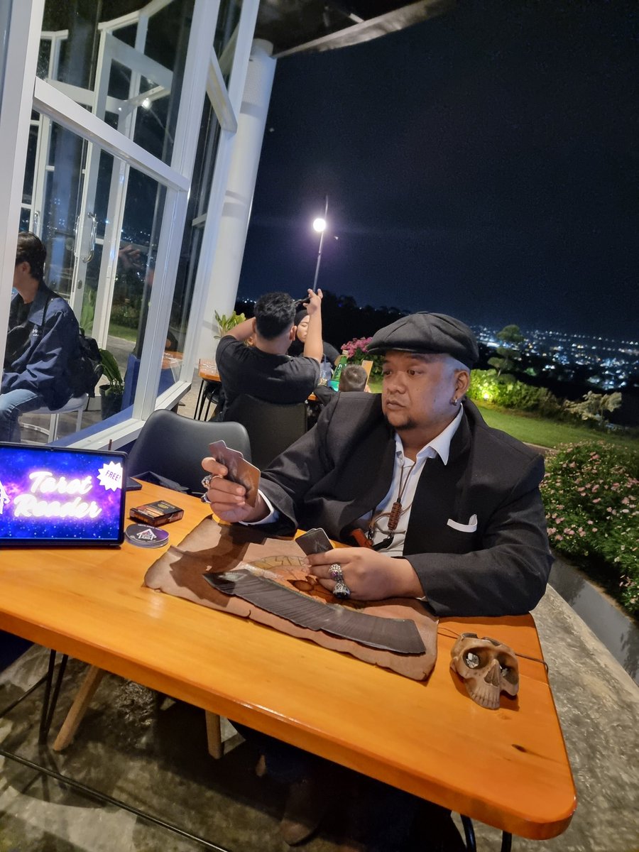 Valentine udah deket nih, mau ada tarot reading di cafemu. Yuk booking buruan. #infomalang #eventmalang #ValentinesDay #tarotmalang