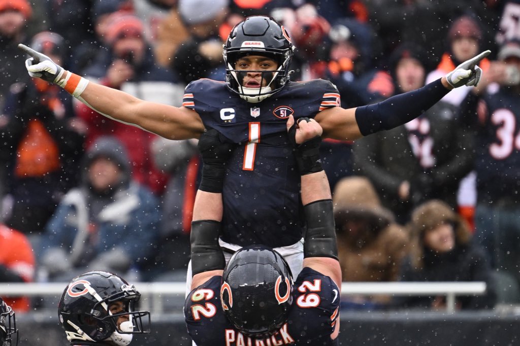 The33rdTeamFB's tweet image. The Bears starting QB come Week 1 of the 2024 season will be...

REPOST: Caleb Williams
LIKE: Justin Fields