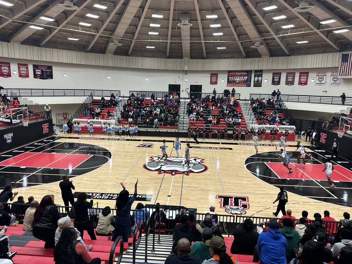 EyaHoops's tweet photo. End of the 1st quarter
@BasketballTCHS 14
@Maysboysbball 20
Top players to start:
for mays
@DeuceLindseyII
for Tri Cities
@malique5johnson
#EYAHoopsReport https://t.co/JahZHpZyQl