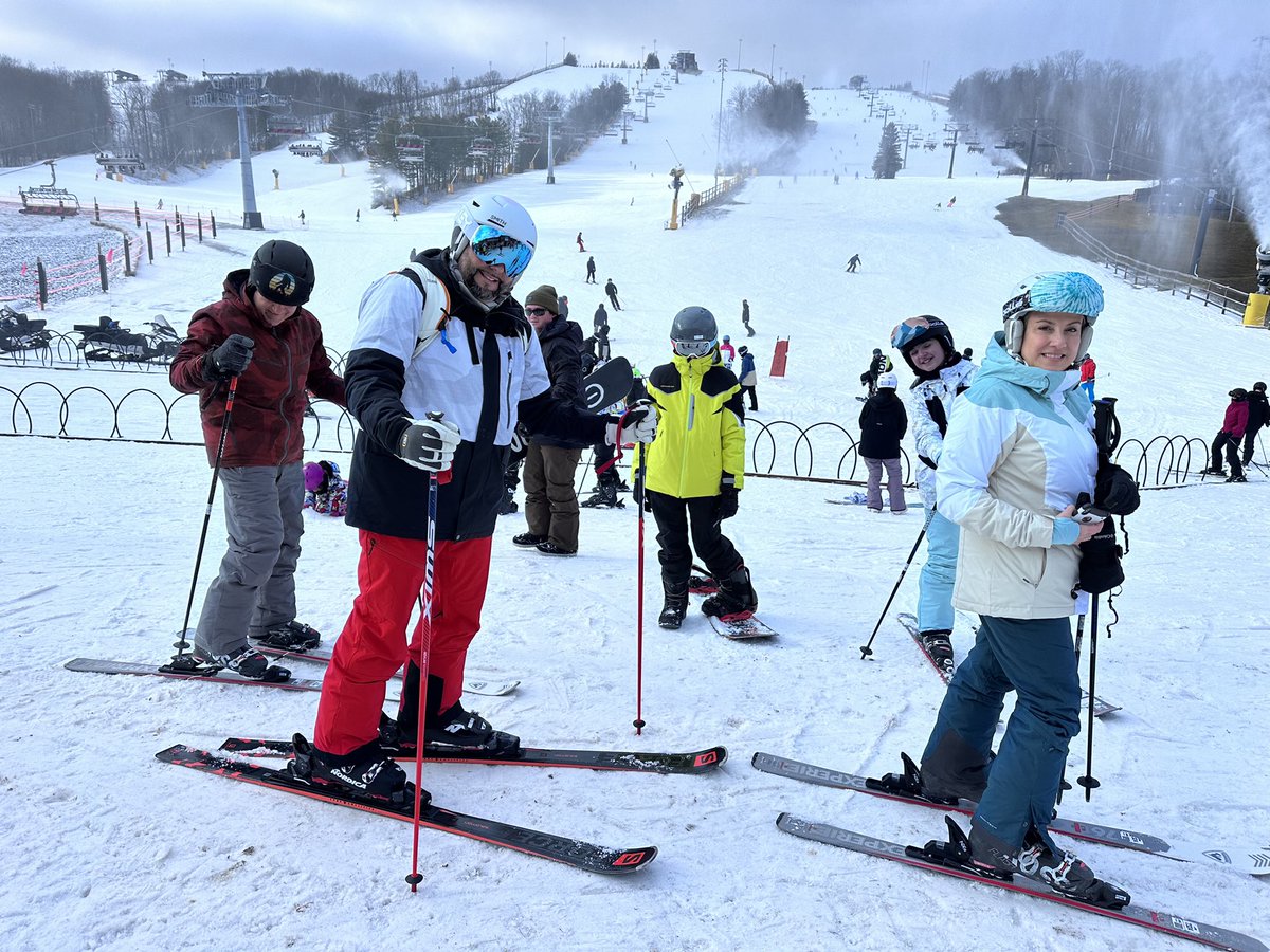 Spent an amazing holiday week with @JulioMTNeuro and the family skiing @MtStLouis. #holiday #skivacation #skiontario