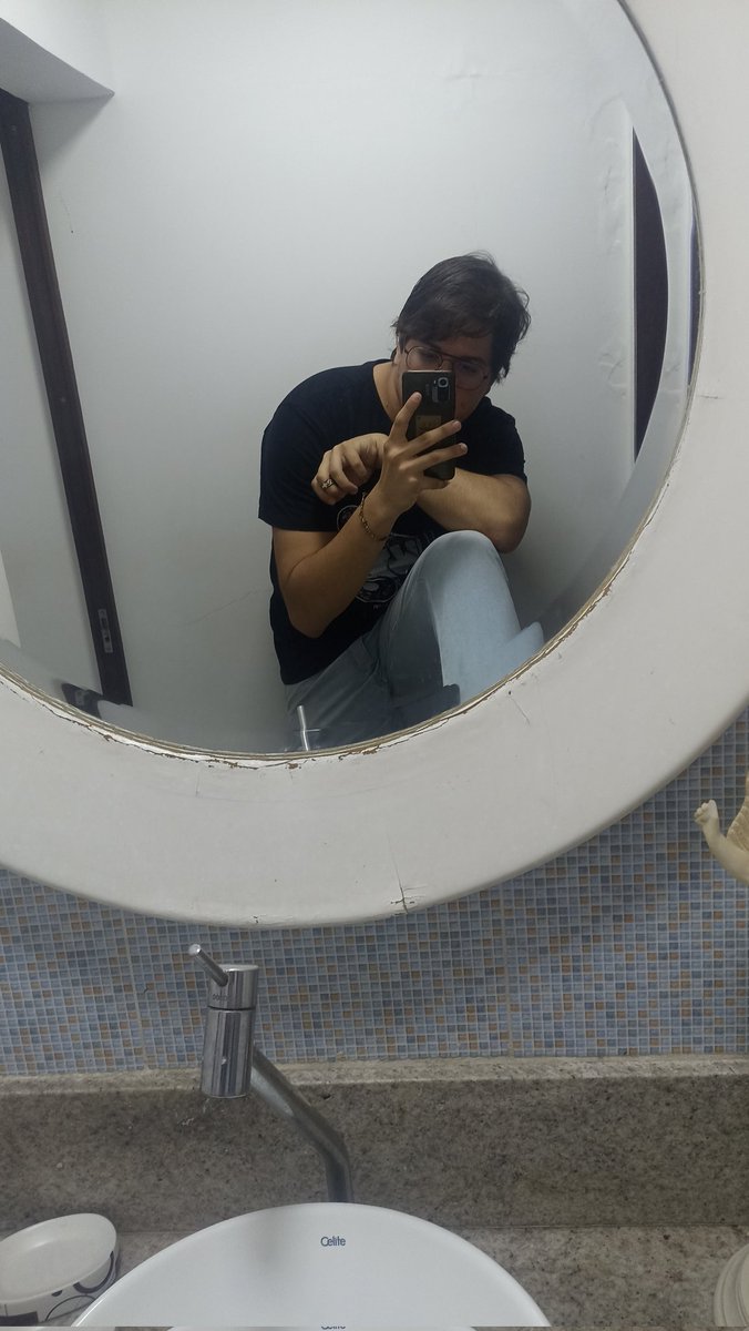 textmeforchaos's tweet photo. Isso é muito #caimcore https://t.co/0uabMtynxM
