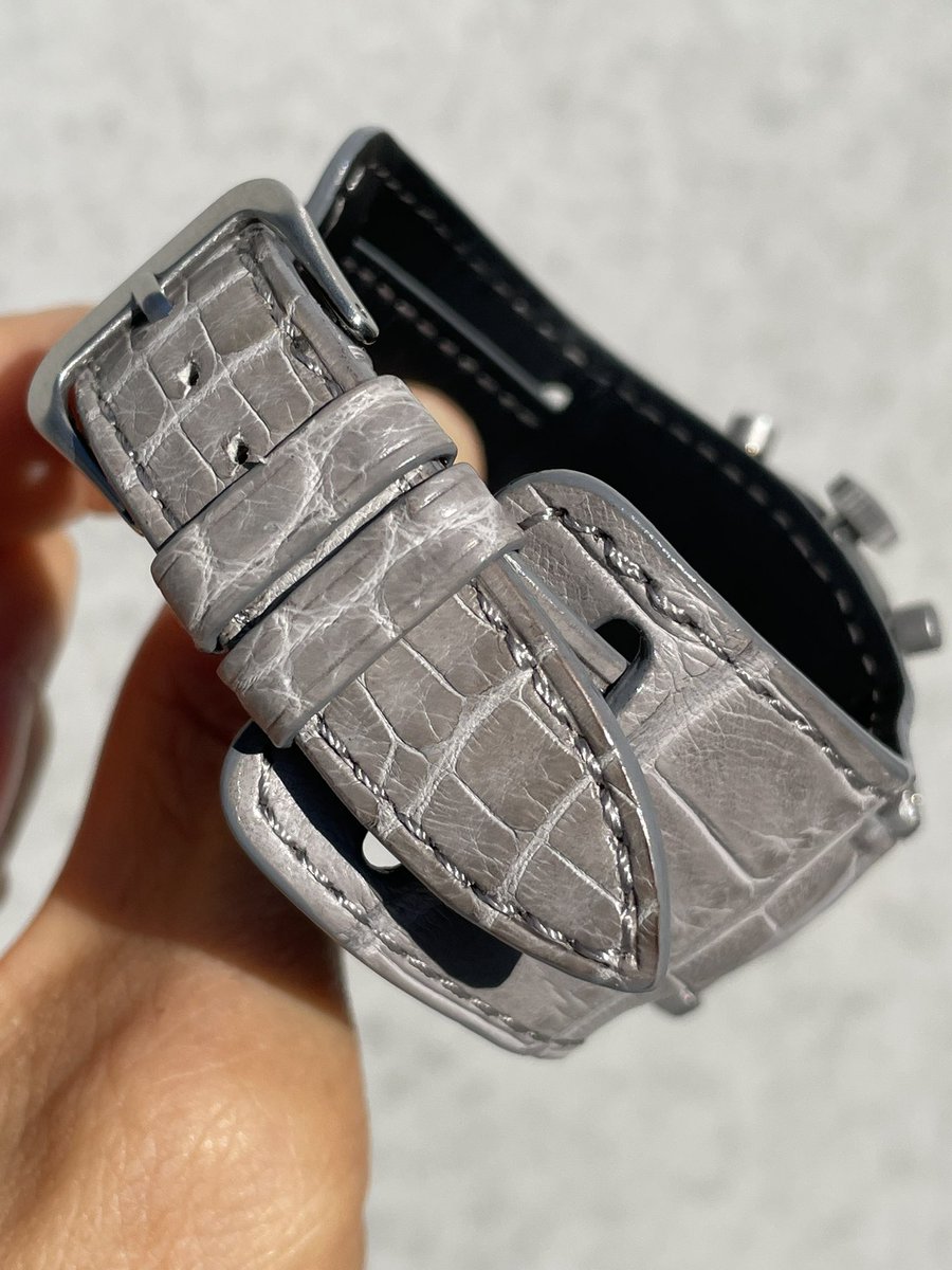 xsO3OrwmhjDFlXJ's tweet image. おはようございます☀️

ヴィンテージ日和ですね。

1960年代の旧西ドイツ空軍のパイロットウォッチ、ホイヤー Type-1550SGと松下庵のカスタムストラップ040の組合せです。
#heuer #matsushita_an  #militarywatch