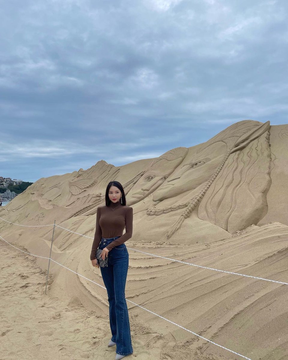 I saw the sand painting of Avatar: The Lost Ark at the Busan International Film Festival and it became the hottest attraction! The sand paintings near Haeundae look like butterflies fluttering on the sea.
