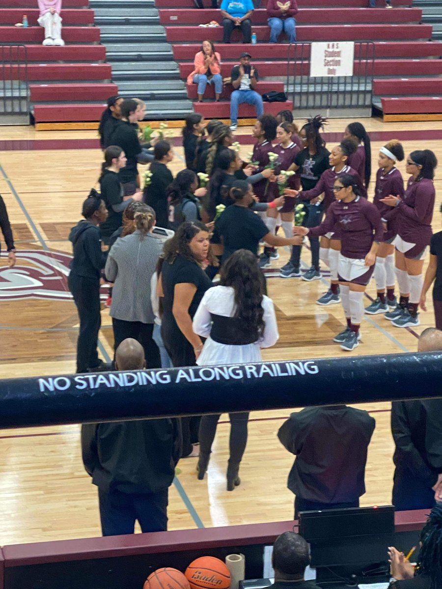 I14Sports/knctsports (@knct_sports) on Twitter photo At tonight‘s basketball game at Killeen high vs Lake Belton The players prayed for Coach Russell’s family and students.And then the LB players gave Killeen players flowers #CenTexproud of our community. One family….. <a href="/GregoryRussel12/">Gregory Russell</a> <a href="/KHSLadyRooBball/">Killeen Lady Roo Basketball</a> <a href="/LBHSgirlsBB/">LBHS Girls Basketball</a> @AthleticsKISD At tonight‘s basketball game at Killeen high vs Lake Belton The players prayed for Coach Russell’s family and students.And then the LB players gave Killeen players flowers #CenTexproud of our community. One family….. <a href="/GregoryRussel12/">Gregory Russell</a> <a href="/KHSLadyRooBball/">Killeen Lady Roo Basketball</a> <a href="/LBHSgirlsBB/">LBHS Girls Basketball</a> @AthleticsKISD