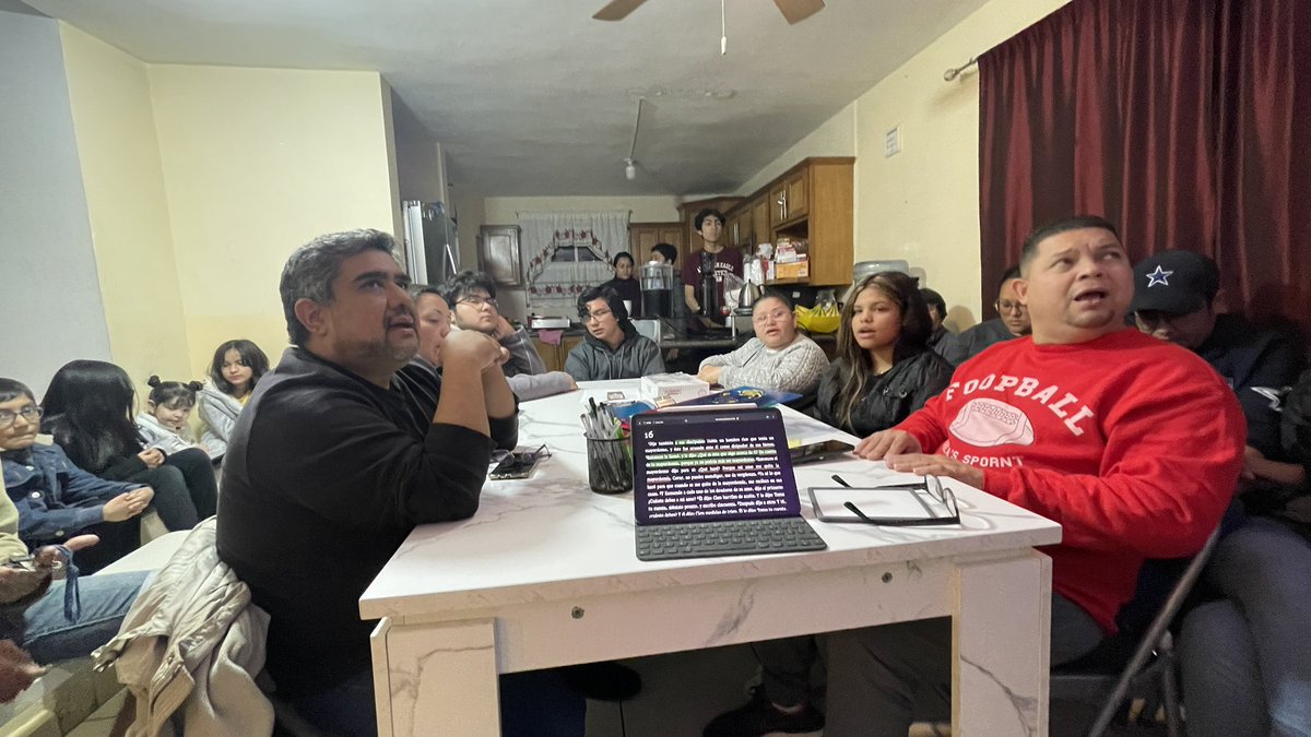 Mis hermanos: hoy tenemos reunión en este aposentito, y varios de ellos son muy nuevos en la fe. Te ruego oremos por esta pequeña pero importante parte del cuerpo de Cristo, su amada iglesia. Estamos caminando verso a verso por esta senda de justicia que es el evangelio de Lucas.