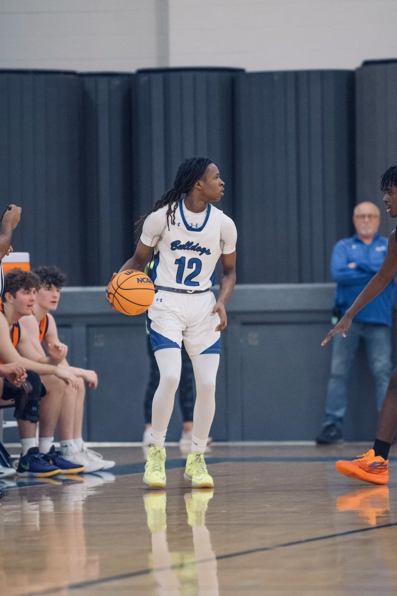 🚨College Coaches 🚨

Under the radar 2024 6’1 G Mehki Austin would be a steal for small college teams. Had 19pts and 4 assists on 8/9 FG vs. #15 Lincoln Park today‼️

Underrated.