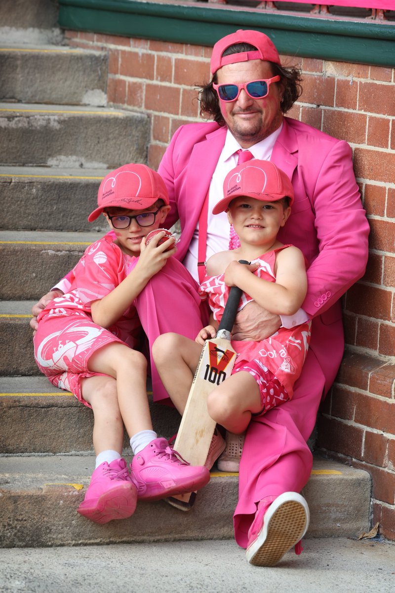 Everywhere you look at the @scg this week you are guaranteed to see one thing: the colour pink! We are loving seeing all the fun ways people are embracing all things pink at @nrmainsurance #PinkTest, including our limited edition #PinkTest bandana proudly supported by @hcltech.