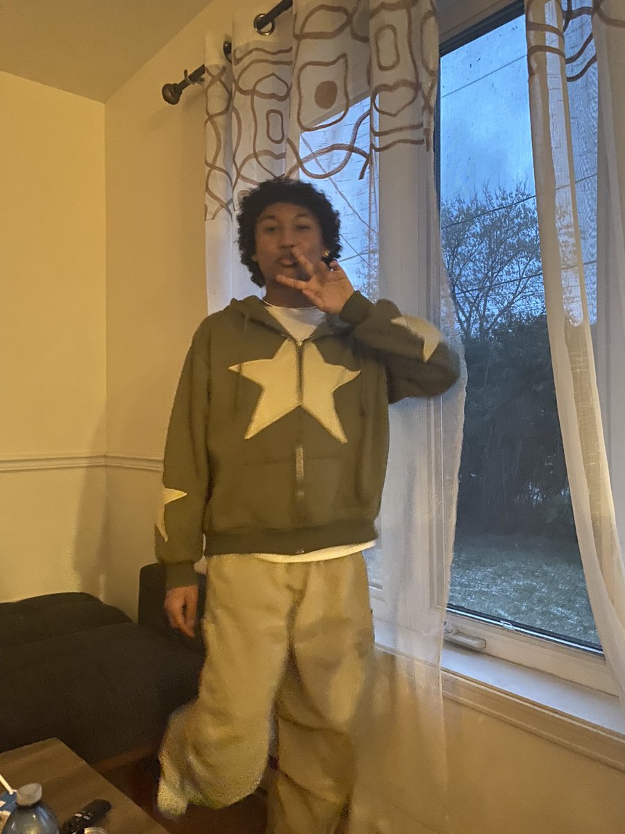 imdopefr's tweet photo. tell me why this racist ass bitch just called me a jiggaboo omg, so unprovoked too https://t.co/XCAZ3wdTbN
