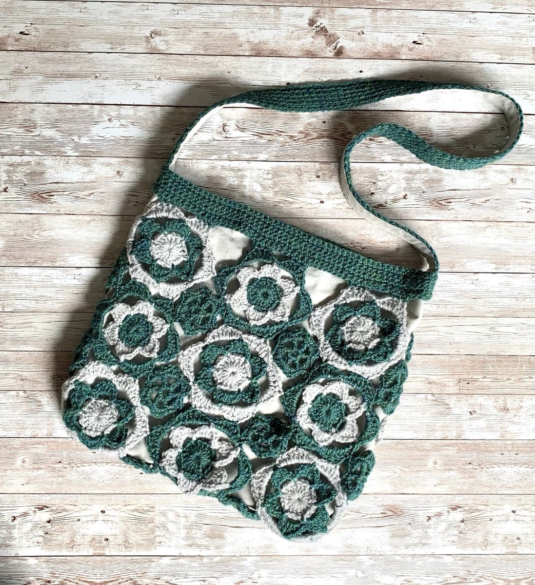 Donique02's tweet photo. Crocheted Shoulder Bag totally unique and currently on Sale 🥳
#crochetflowers #crochettote #uniquebag #shoulderbag #green #grey #handmade 
💚

https://t.co/c7jzyiKjdR https://t.co/tzHER30qXT