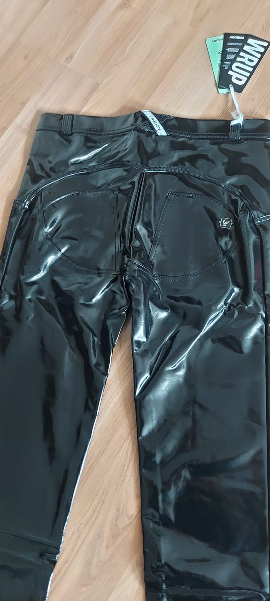 freddy friday.
Endlich eine freddy in latexoptik bekommen😍
#sissy #sissyboy #sissyboi #sissyslut
#sissytime #sissyfun #crossdresser
#crossdressing #lackleggings
#rubberboots #alwayhorny #fetisch
#alwayshorny #vinyl #vinylleggings
#rubberboots #latex #latexleggings
#latexfetish