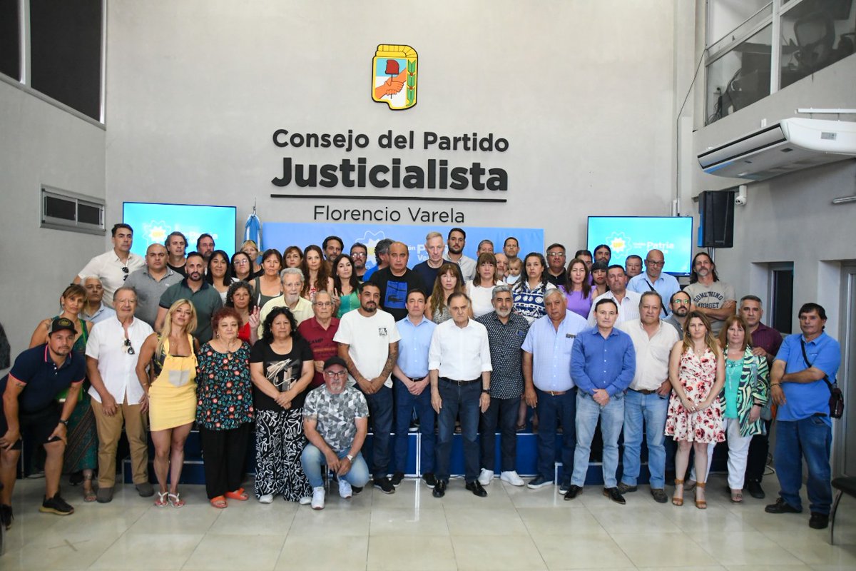 PereyraJulio's tweet photo. Quienes somos parte de @unionxlapatria #Varela reafirmamos nuestro compromiso por la defensa de los derechos conquistados. Junto a concejales, consejeros escolares, funcionarios, presidentes de agrupaciones y congresales, nos mantenemos en #AlertaYMovilización por el brutal ajuste contra el pueblo argentino. La situación actual nos desconcierta y estamos organizados para defender la #Patria.