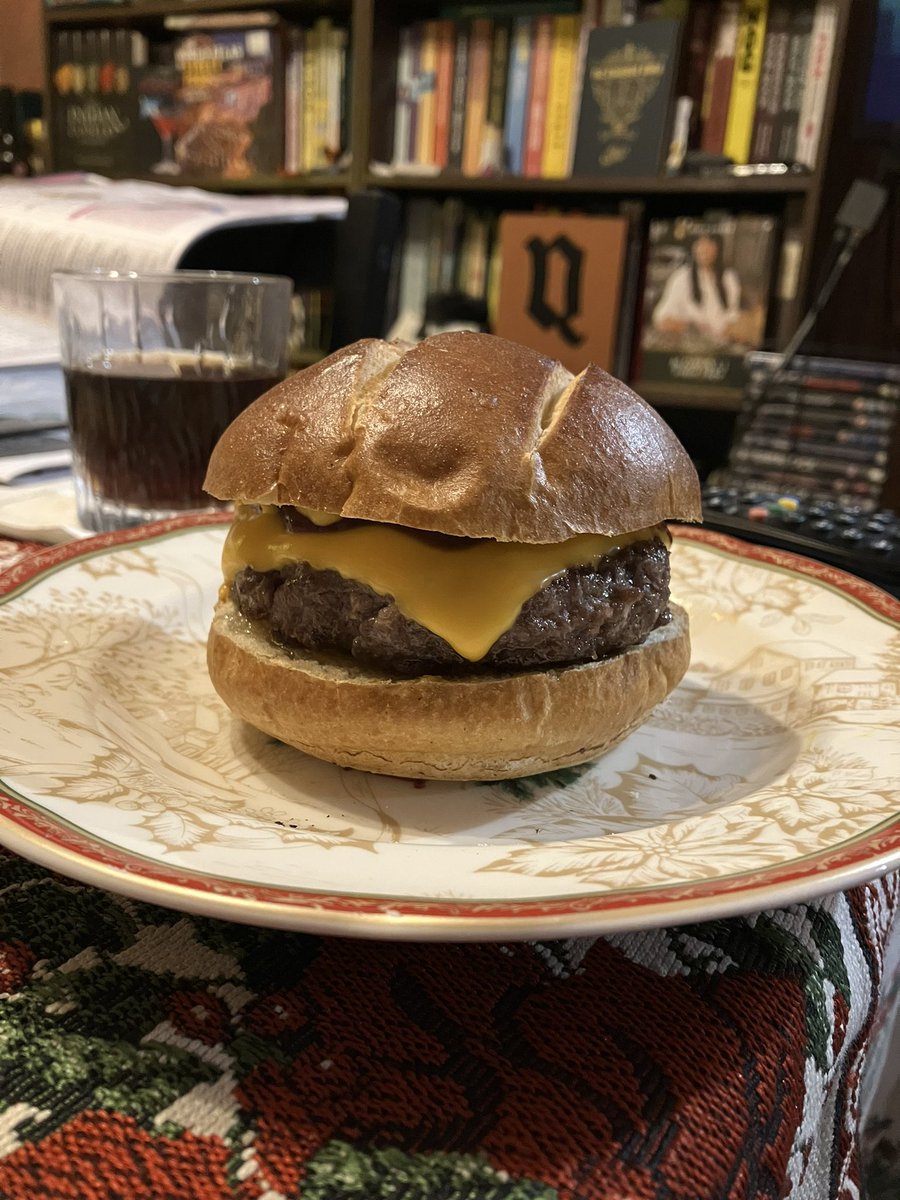 flecam77's tweet photo. #burger Night. F*****g amazing beef mince from @MeatMattersltd . The sweetest smelling and tastiest ex dairy beef you can experience 🤤 😍 https://t.co/FkQiIQpfwP