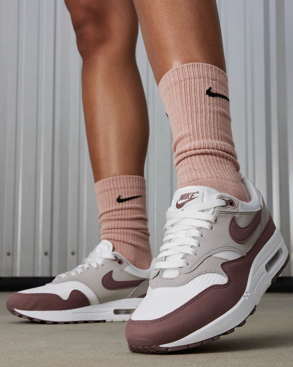 air max 1 just do it on feet