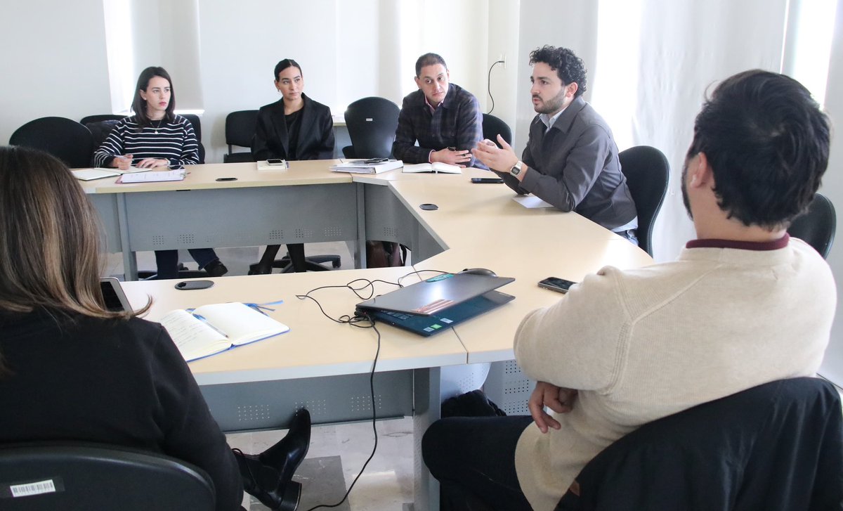 Milo_barrera's tweet photo. Por instrucciones del Gobernador @SergioSalomonC redoblaremos esfuerzos para cerrar con todo el éxito este 2024.

Por ello, me reuní con titulares del Sector Económico del @Gob_Puebla para establecer las prioridades, fortalecer la coordinación y fijar objetivos.

Por un buen año! https://t.co/imVG62pgFW