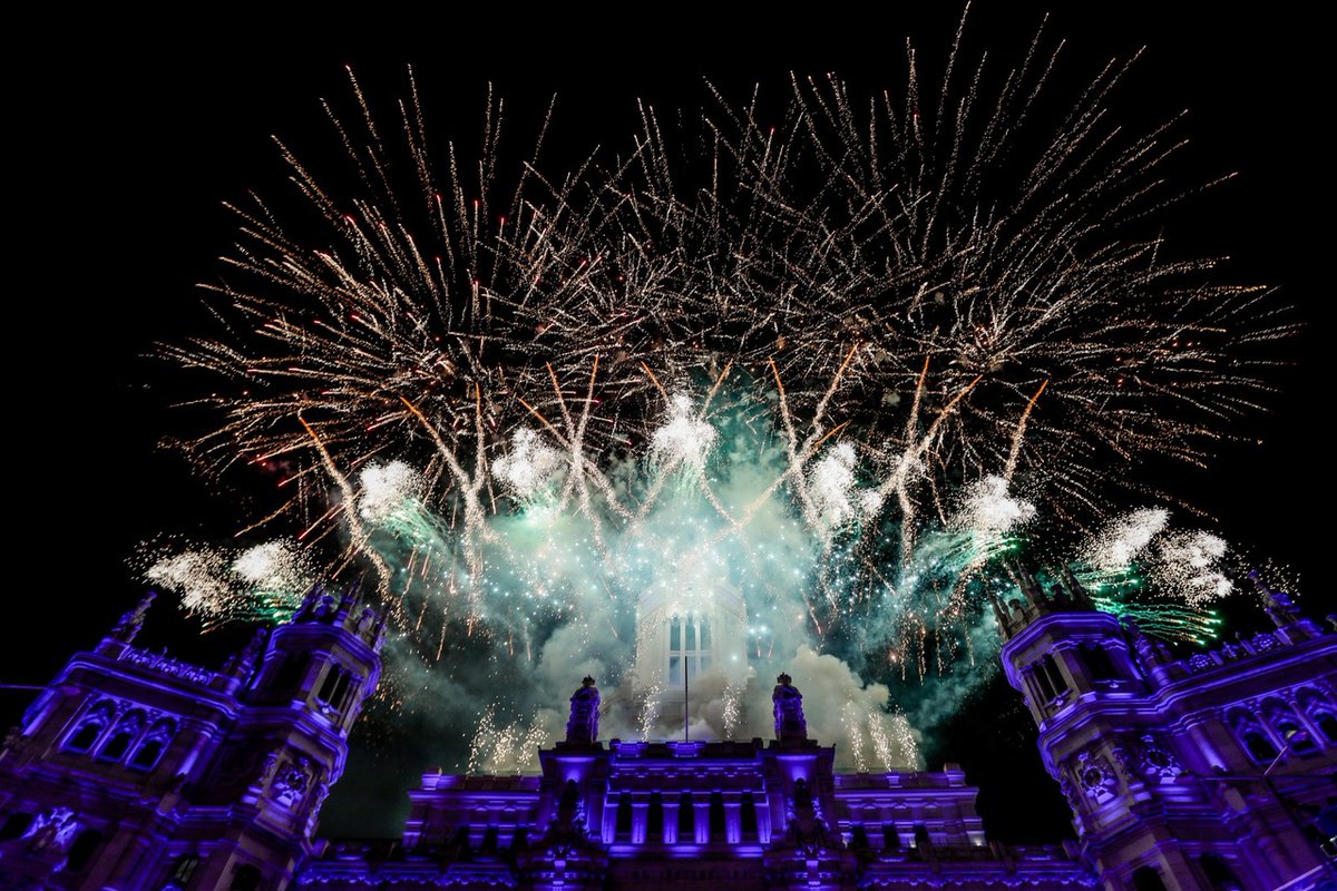 MADRID's tweet photo. 👑👑👑SSMM los #ReyesMagos vuelven a #Madrid en la noche más mágica del año✨ y han pedido cariño para las personas mayores

✅El alcalde les ha dado la bienvenida en #Cibeles un año más
#NavidadMadrid2023
 
 👉https://t.co/L8BJ21lypp https://t.co/LM3TO790HA