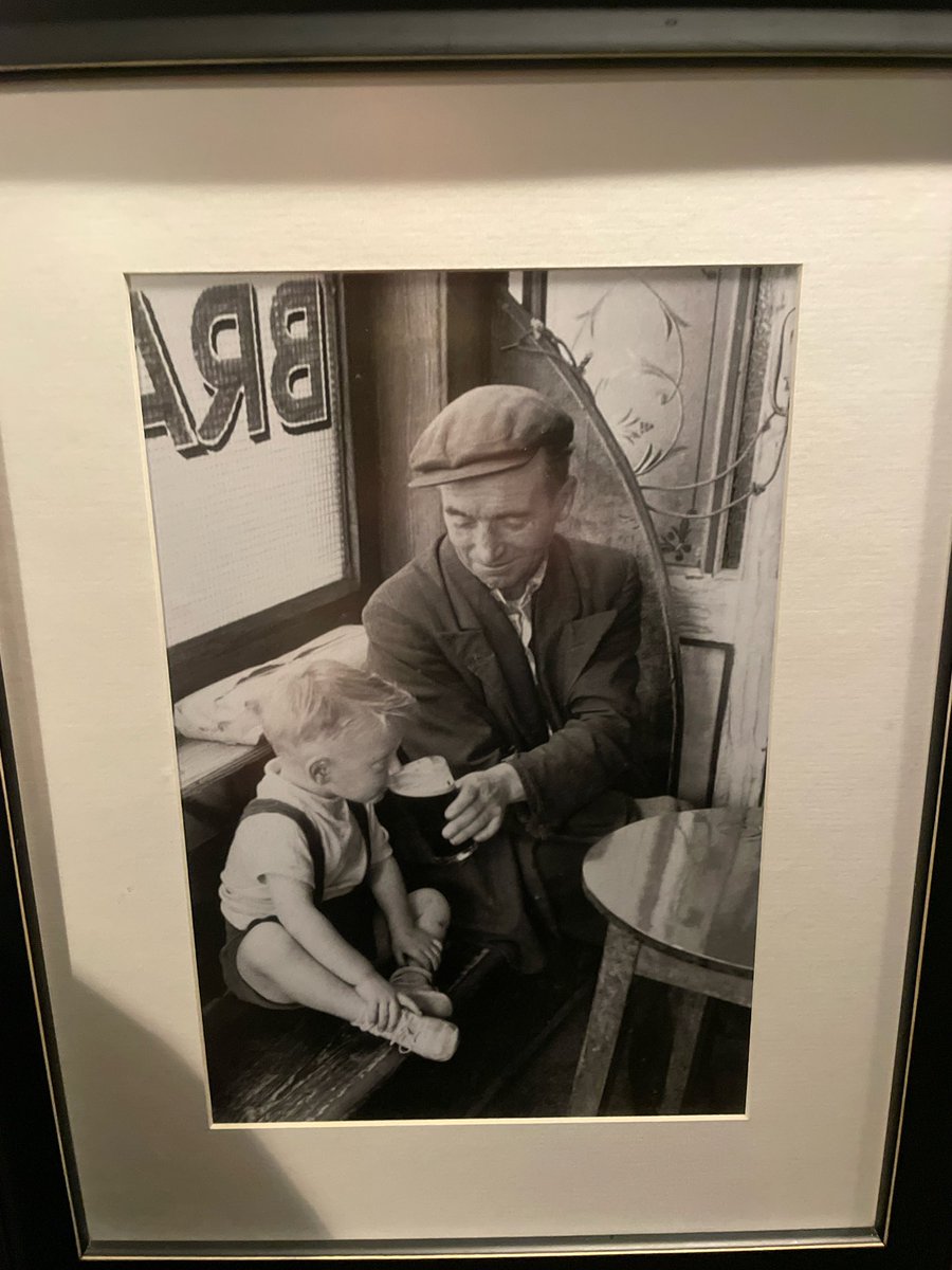 Зашел в один не безызвестный паб, а там фото моих любимых <a href="/VladimirKalita/">Vladimir Kalita</a> с племяшей <a href="/niggavari/">Образ жизни – Никитос</a> сделанное 10 лет назад