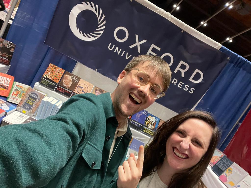 It's #mla24 which means it's Hannah and Jack reunion-selfie time :) 
We've got books and rizz to spare at the <a href="/OUPAcademic/">Oxford Academic</a> stand, and there's 40% off books at oup.com/conf/EXMLA24
@OWC_Oxford <a href="/MLAnews/">MLA News</a>
