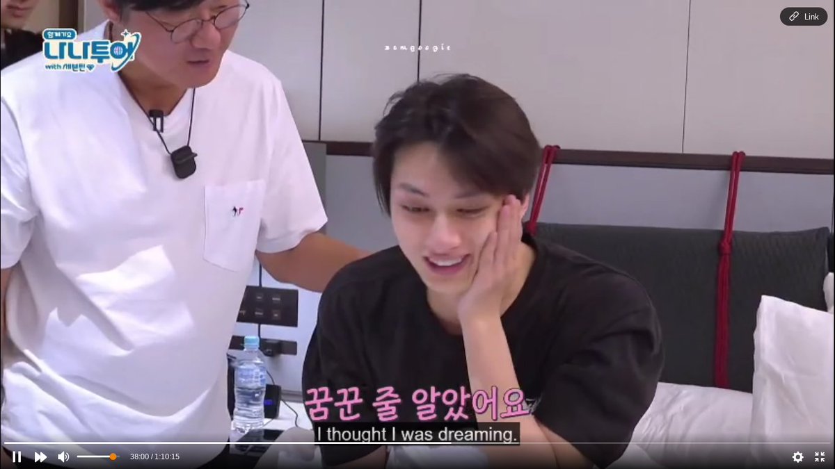 howlhui's tweet photo. so so so so cute all my braincells exist to worship him https://t.co/9IqeU1jJxg