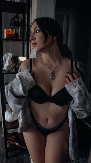 Watch Hannah Hedon's leaked NSFW photo on TwXstars